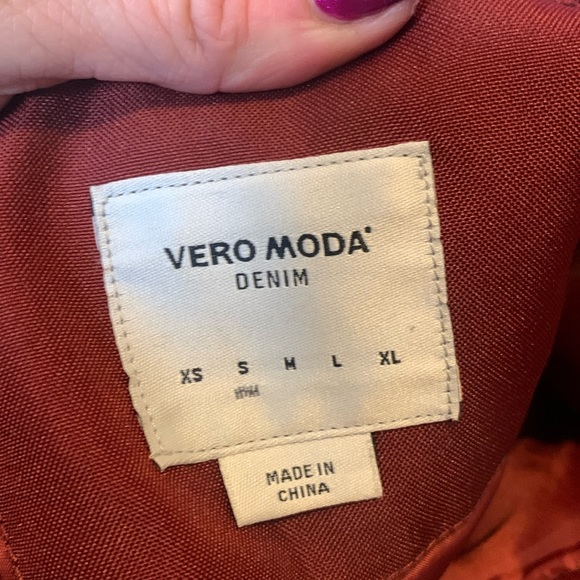 Vero moda burgundy HEAVY jacket. Thick and warm. Size xs. Removable fure - Picture 3 of 10